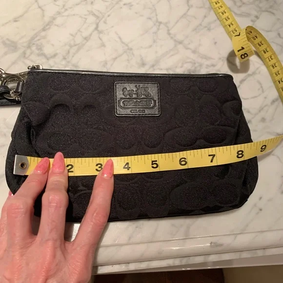 🌺COACH WRISTLET🌺GREAT CONDITION!!! - Picture 8 of 9